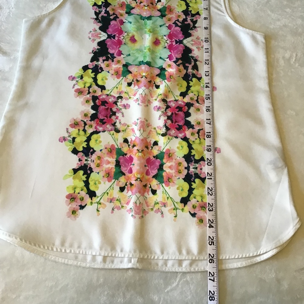 H & M Blouse - Picture 5 of 9